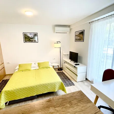 Velin Apartment *