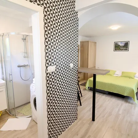 Velin Apartment *