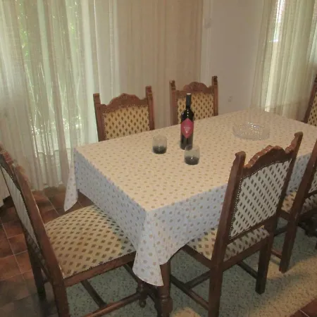 Velin Apartment *