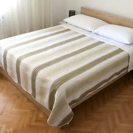 Velin Split