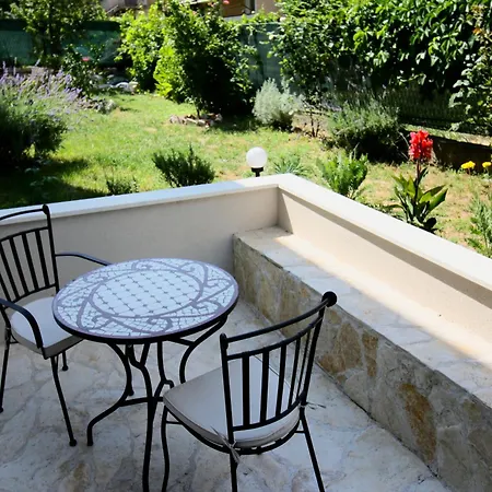 Velin Apartman *